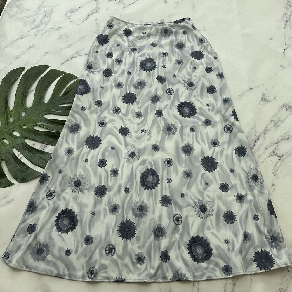 Street Code Womens Vintage Y2k Maxi Skirt Size 7/8 Gray Daisy Floral Slip